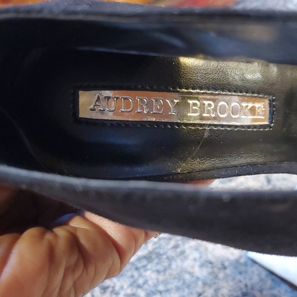 Audrey Brooks Black Suede Heels NWOB - Picture 6 of 7